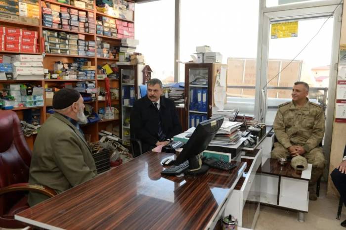 Vali Çiftçi’den Karayazı Çıkarması