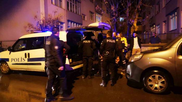 Husumetli Ailelerin Tartışması Bıçaklı Kavgaya Dönüştü