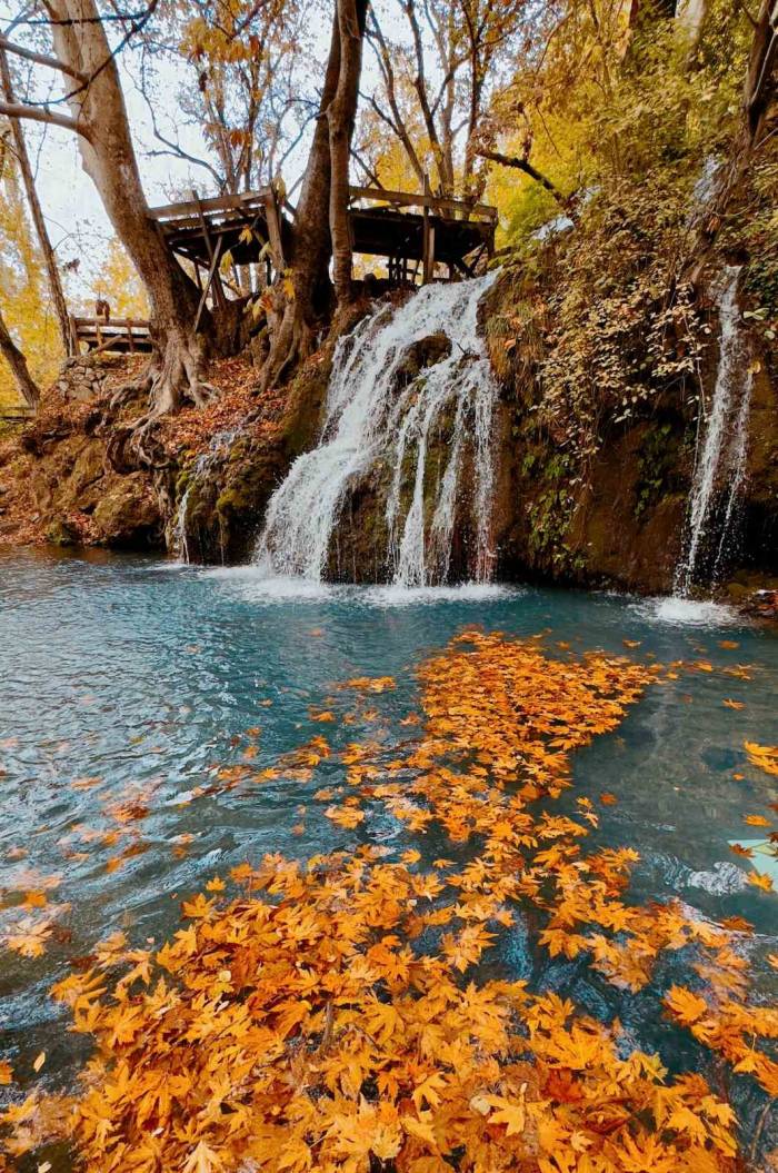 Döngel Şelalesi Görenleri Kendine Hayran Bırakıyor