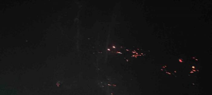 Kastamonu’da Köy Mezarlığında Çıkan Yangına İtfaiye Ekipleri Müdahale Ediyor