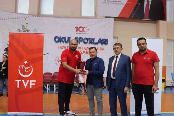 Kayseri’de ‘Fabrika Voleybol Okulu’ Açıldı