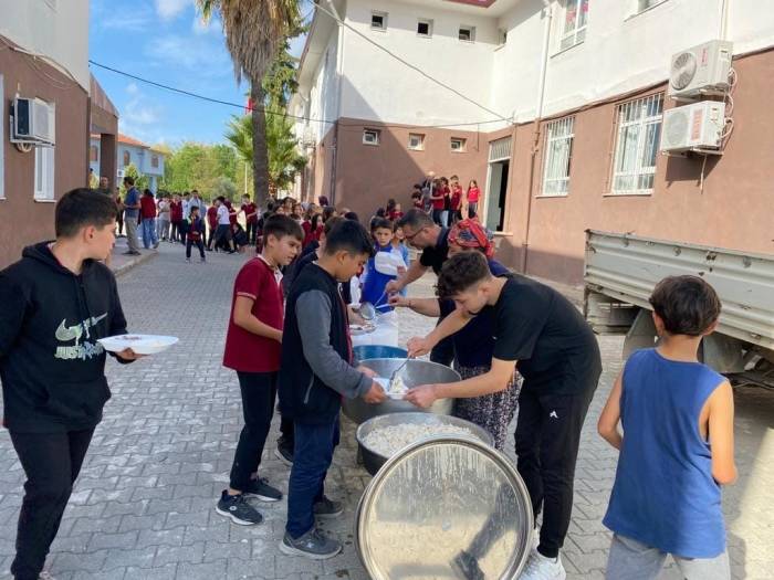 Köyceğiz İmam-hatip Ortaokulu’nda Kavurma Pilav İkramında Bulunuldu