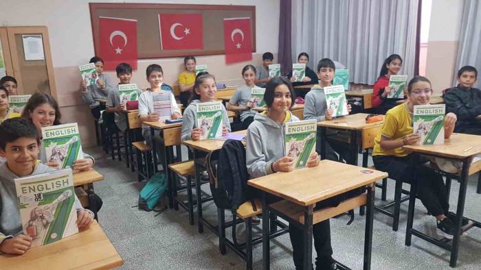 Muğla Öğretmenlerinin Kaleminden Çıkan İngilizce Ders Kitapları Okullarda Okutuluyor