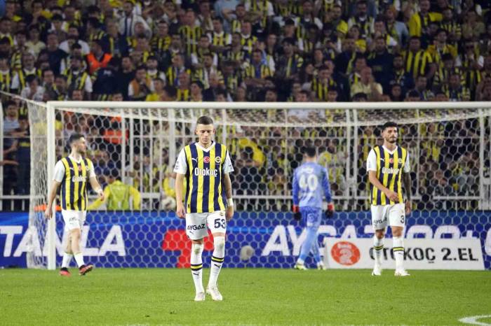 Trendyol Süper Lig: Fenerbahçe: 2 - Trabzonspor: 3 (Maç Sonucu)