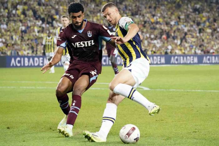 Trendyol Süper Lig: Fenerbahçe: 0 - Trabzonspor: 1 (İlk Yarı)