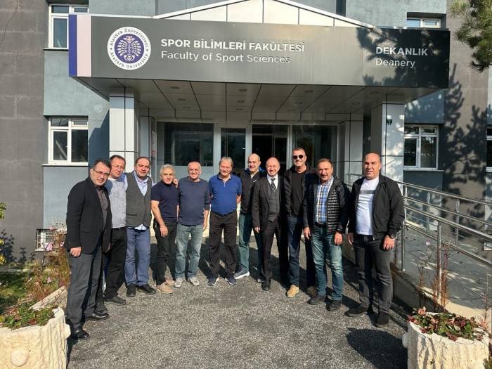 30 Yıl Sonra Hocalarına Sürpriz Yaptılar