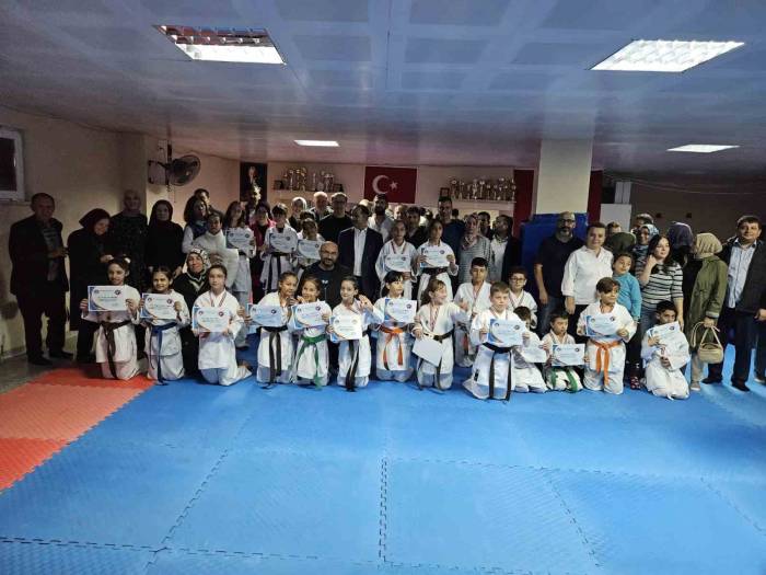 Bandırmalı Karateciler Kemer Ve Sertifikalarını Törenle Aldı