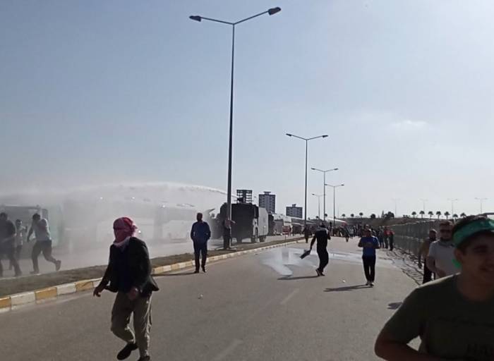 İncirlik Üssü’ne Girmeye Çalışan Gruba Polis Müdahale Etti