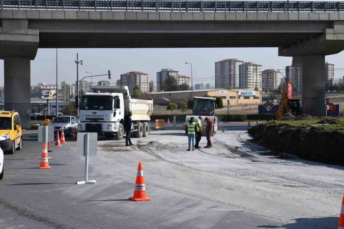 Büyükşehir’den 3 Bulvarı Birleştiren Katlı Kavşakta ‘Stratejik’ Çalışma