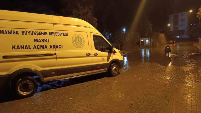 Sağanak Yağışta Maski Gece Boyu Sahada Teyakkuzda Kaldı