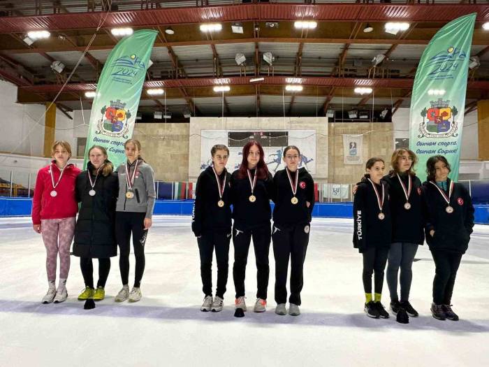 Sporcularımız Kısa Kulvarda Madalyaları Topladı