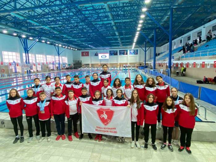 Denizlili Yüzücüler 5 Altın Madalyayla Döndü