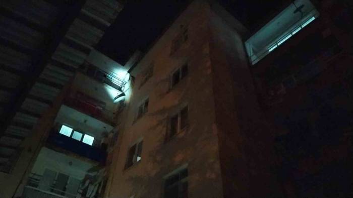 Çorum’da Bir Garip Olay: "Evimde Hırsız Var" Diyerek Polis Çağıran Kadın 5. Kattan Atladı