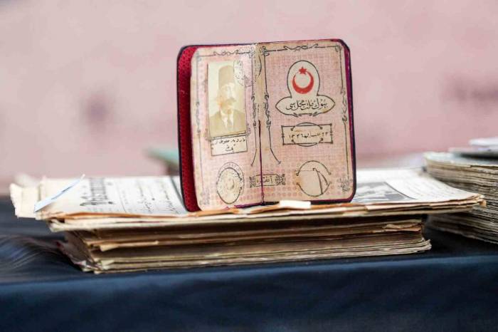 Atatürk’ün İmzaladığı “Mebus Defteri” İzmir Büyükşehir Belediyesi Arşivine Kazandırıldı