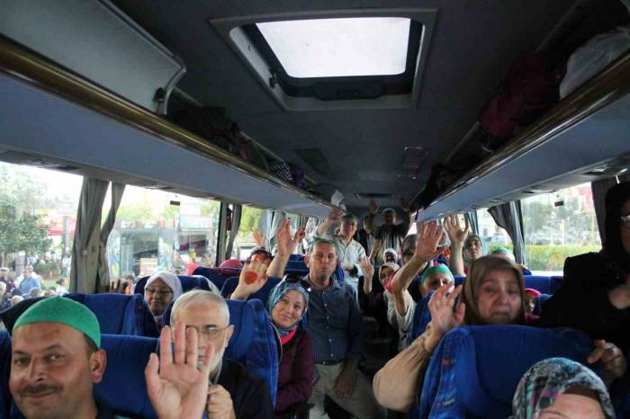 Umreciler Aydın’dan Dualarla Uğurlandı