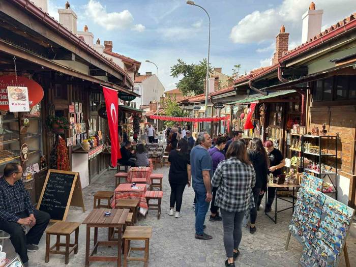 Bozkırın İncisi Sivrihisar Parlamaya Devam Ediyor