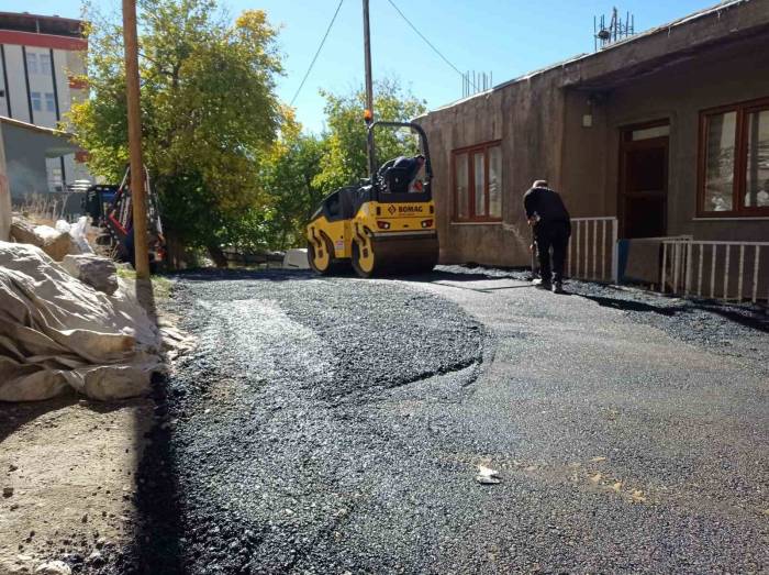 Hakkari Belediyesinden Yama Asfalt Çalışması