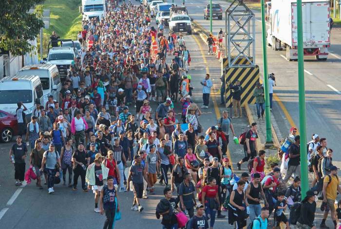 Meksika’dan Yola Çıkan Binlerce Göçmen Abd Sınırına Gidiyor
