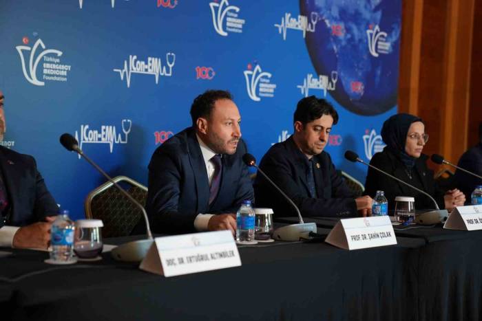 Türkiye Acil Tıp Vakfı Açıkladı: "Acilde Başvuru Sayısı Giderek Artıyor, Günde 2 Bin 500 Hastaya Bakan Hastaneler Var"