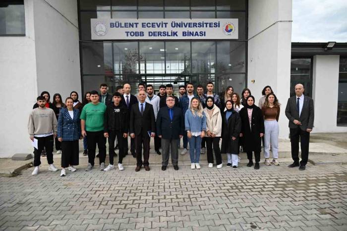 Rektör Özölçer Çaycuma Kampüsünde Öğrencilerle Bir Araya Geldi