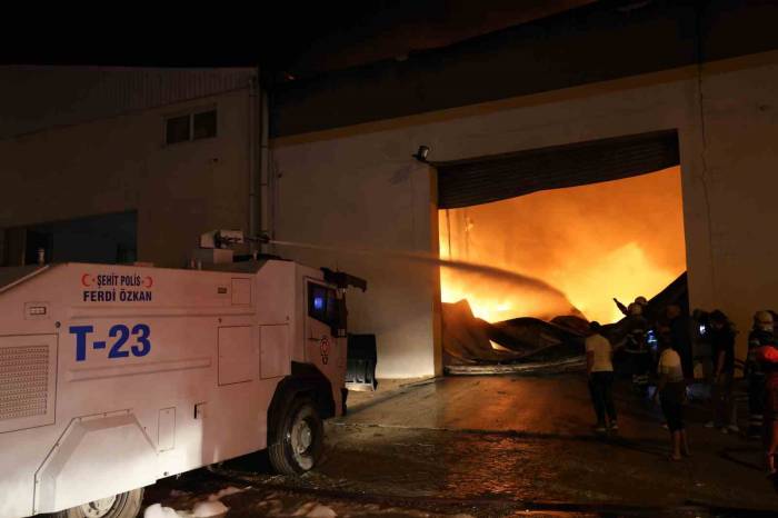 Sağlık Ürünleri Fabrikasında Yangın: Toma’nın Desteğiyle Kontrol Altına Alındı