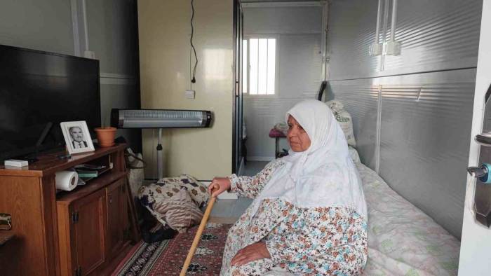 70 Yaşındaki Kadın Konteynerde Karanlıkta Kaldı