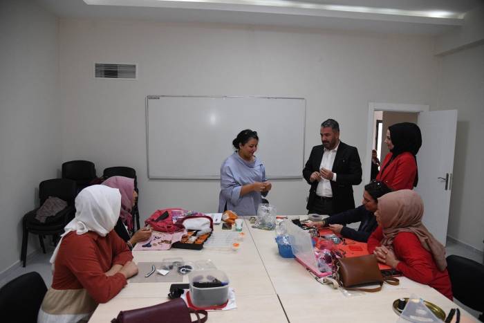 Pursaklar’da Alev Alatlı Hanım Evi Kadın Kursiyerleri Ağırlıyor