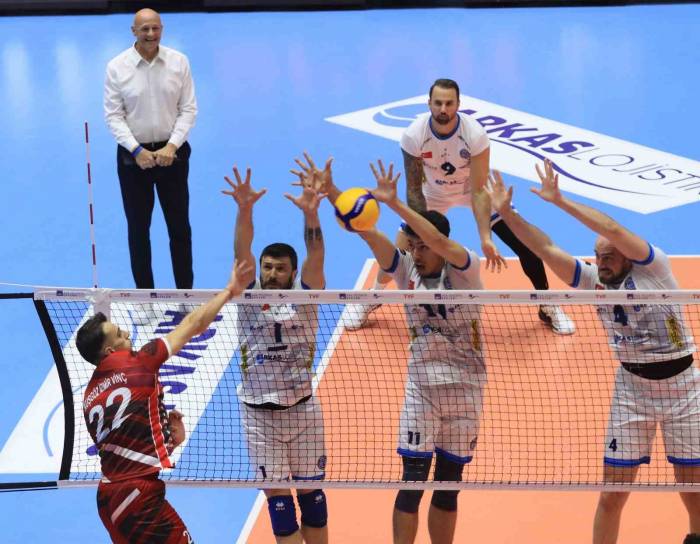 Arkas Spor, Halkbank Deplasmanında