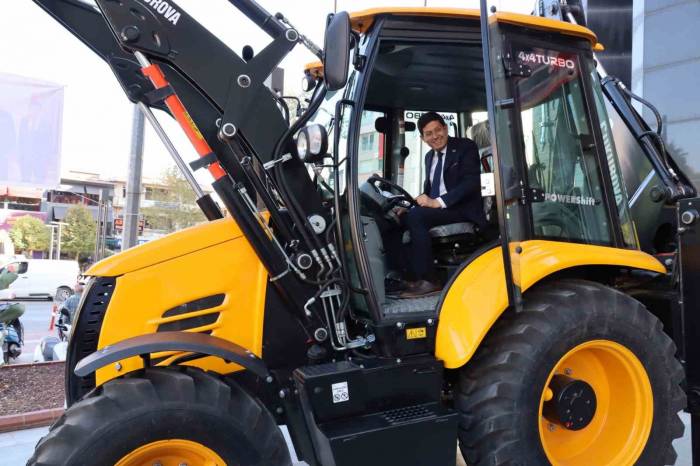 Bakanlıktan Nazilli Belediyesi’ne İş Makinesi Hibe Edildi