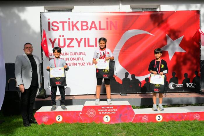 Balıkesir’de Hafta Sonu Genç Sporcular Kıyasıya Yarıştı