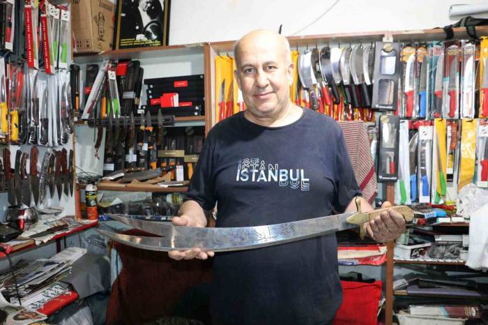 Kuşadası’nda Bıçak Bileyicileri Çırak Arıyor