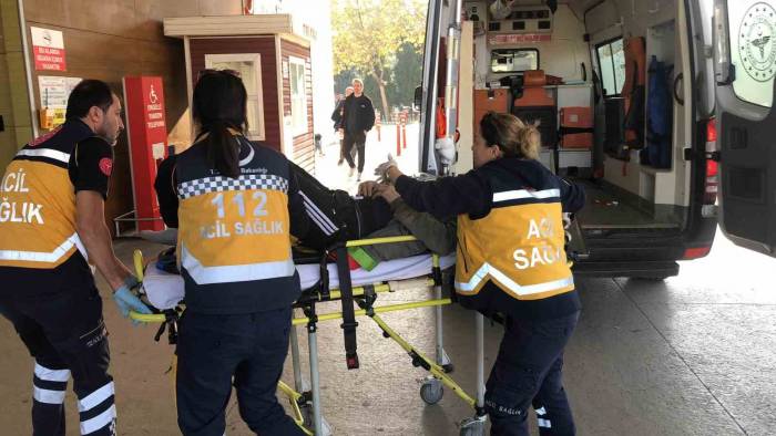 Arıza Yapan Kamyonetin Altına Bakarken Kamyonetin Altında Kaldı