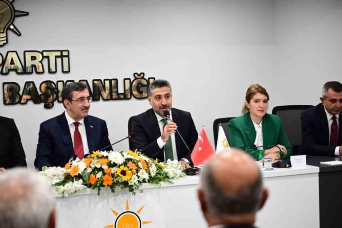 Cumhurbaşkanı Yardımcısı Yılmaz, Malatya’da Ak Parti Teşkilatını Ziyaret Etti