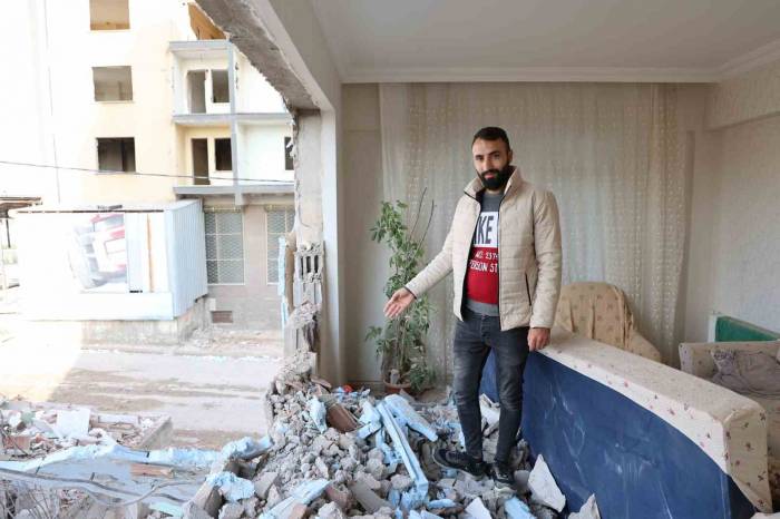 Hasarlı Binayı Yıkarken Sağlam Binanın Duvarlarını Da Yıktılar