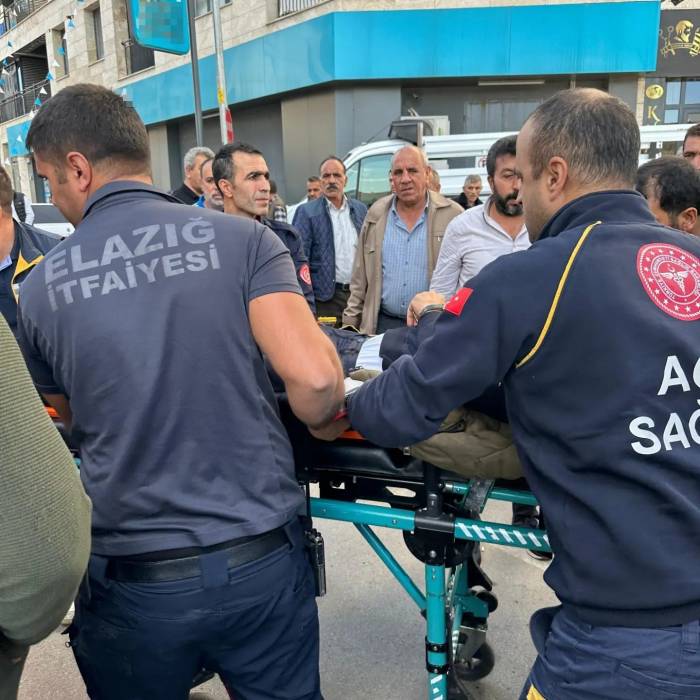 Elazığ’da Trafik Kazası: 2 Yaralı