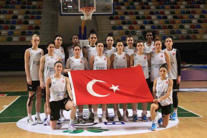 A Milli Kadın Basketbol Takımı’nda Slovakya Maçı Hazırlıkları Sürüyor