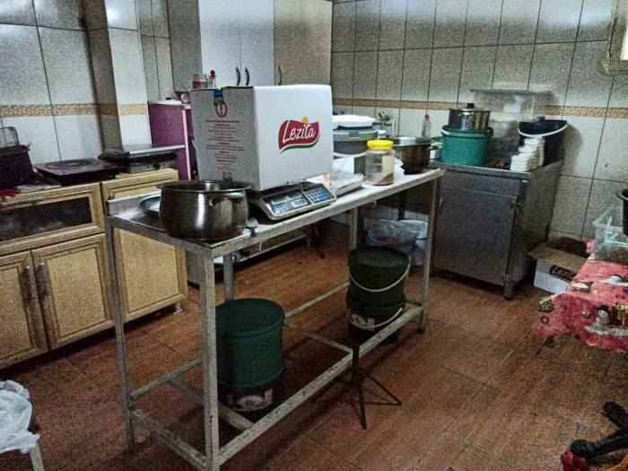 Mide Bulandıran Görüntülerin Olduğu Lokanta, Belediye Ekiplerince Kapatıldı