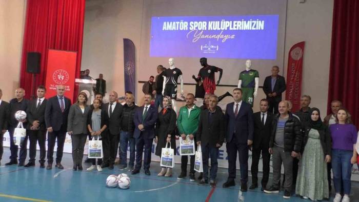 Iğdır Valiliğinden Amatör Spor Kulüplerine Destek