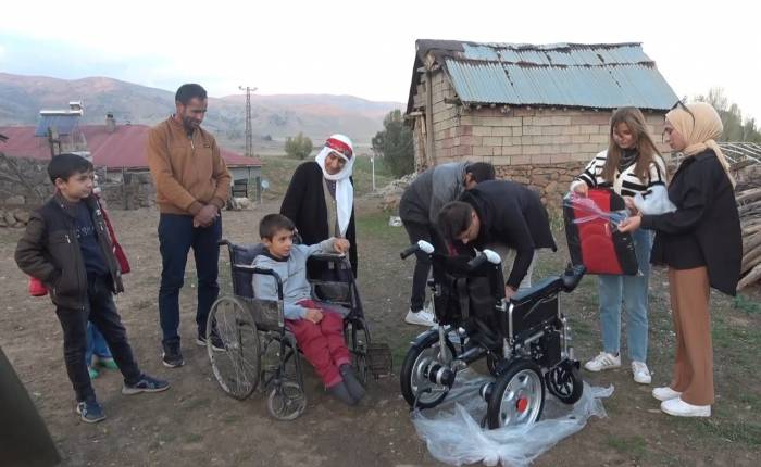 Engelli Emir Ali: “Annem Beni Bayramlarda Sırtında Gezdiriyordu”