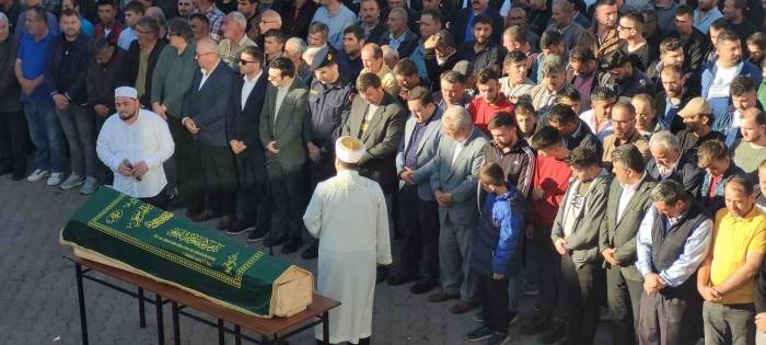 Annesini Ziyarete Giderken Geçirdiği Kazada Ölen Genç Muhtar Toprağa Verildi