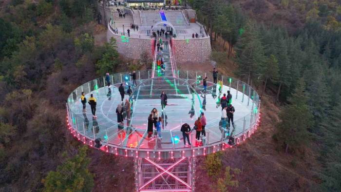 Cam Seyir Terası, 10 Günde 75 Bin Ziyaretçi Ağırladı