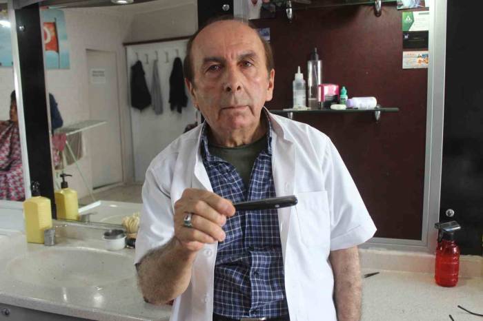 Emektar Berber 53 Yıldır Mesleğini İlk Günkü Heyecan İle Yapıyor