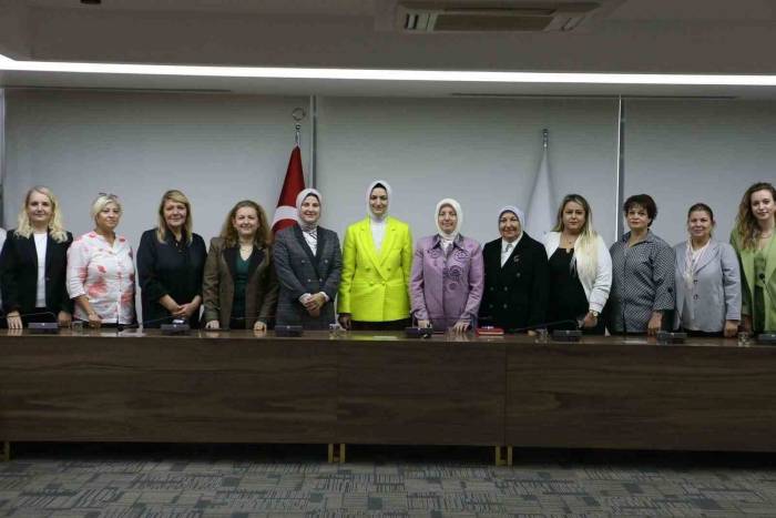 Ak Parti İzmir İl Kadın Kollarında Temayül Heyecanı