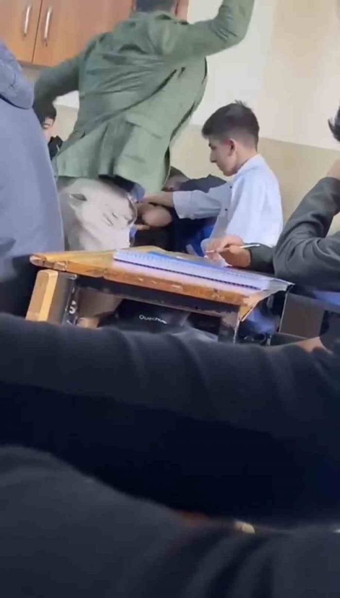 Beylikdüzü’nde Öğretmen Öğrencisini Kitapla Böyle Dövdü