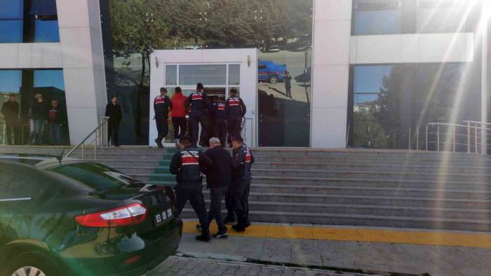 Burdur’da Jandarmadan Restorana Fuhuş Baskını: 1 Kişi Tutuklandı