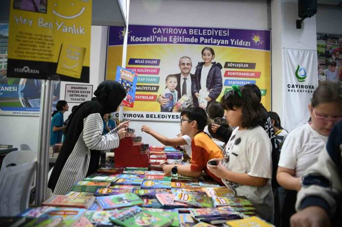 Çayırova 4. Kitap Günlerine Öğrenci Akını