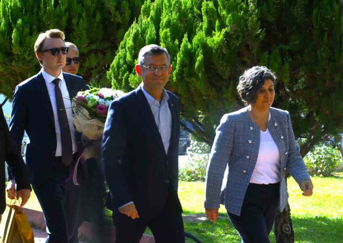 Özgür Özel Ve Eşi Didem Özel’den Kılıçdaroğlu Çiftine Ziyaret