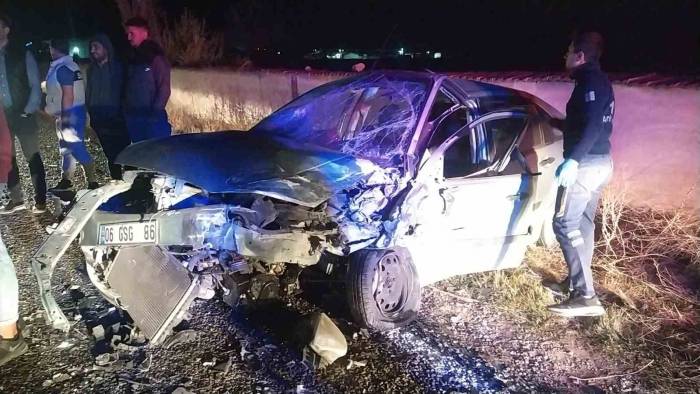 Çorum’da Ticari Araç İle Otomobil Kafa Kafaya Çarpıştı: 4 Yaralı