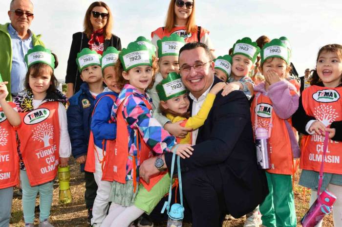 Mustafakemalpaşa’da Cumhuriyetin 100. Yılında 1923 Fidan Toprakla Buluştu