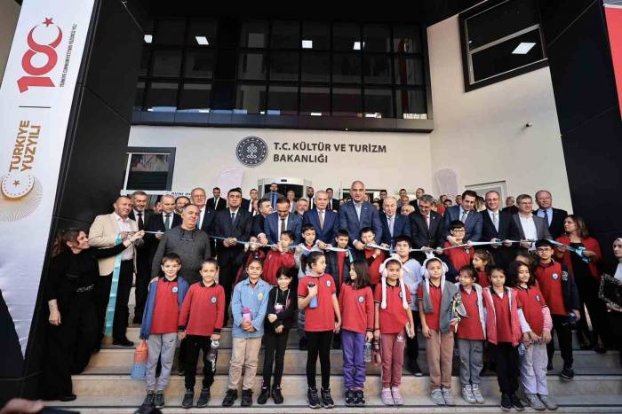 Denizli 100. Yıl İl Halk Kütüphanesi’ni Bakan Ersoy Hizmete Açtı